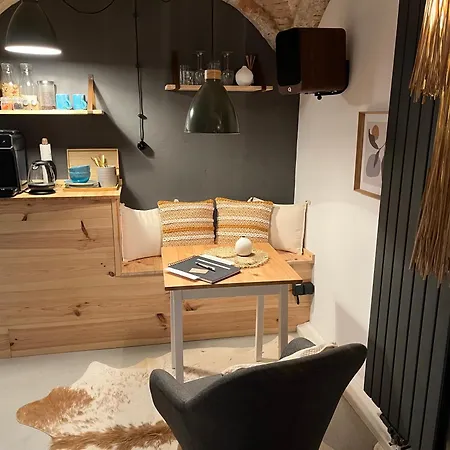 Q 1825 Apartment *