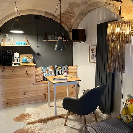 Q 1825 Apartment *